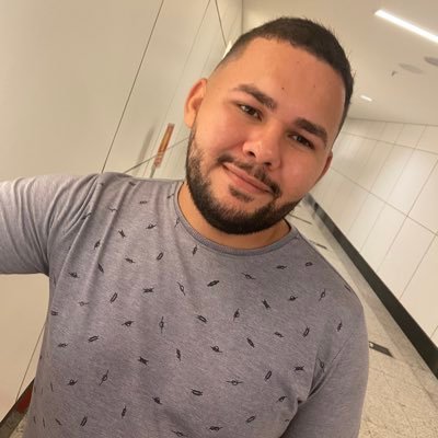 Acredite em si mesmo, pois até sua sombra de abandona no escuro. 27 anos ⚓ Natal-RN