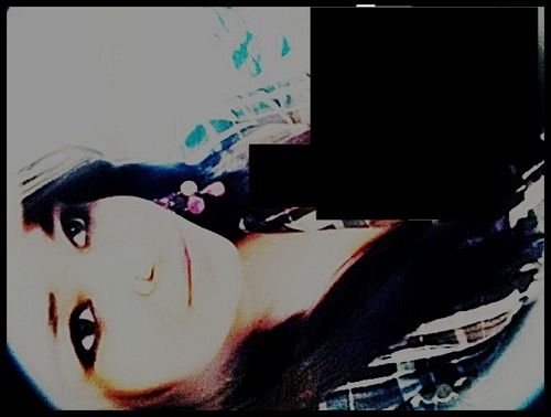 -  Mαe sou Bi  , subiu nα onde fillhα ? U_U ' follow-me ? eu vo ficα tαo felis *-----*