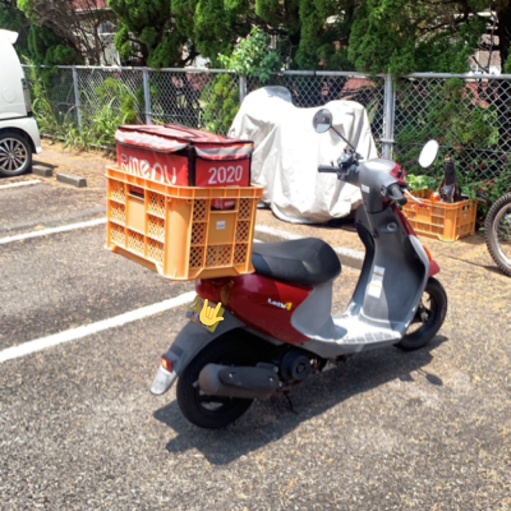 バイクでせっせと配達中