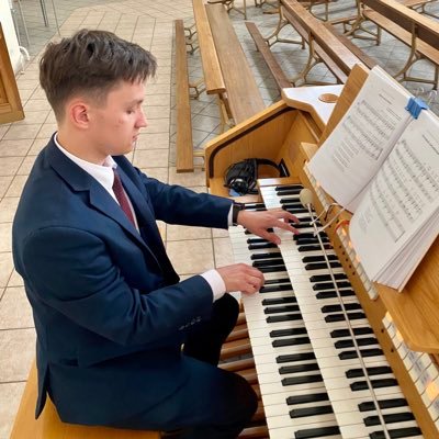 Catholic organist🎹 studies economics and accounting 🧾 📌📑