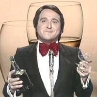 Me encantan las pelis a la hora de la siesta de Antena3, los callos con chorizo, escupir desde el balcón, dibujar cipotes y conducir sin cinturón de seguridad.