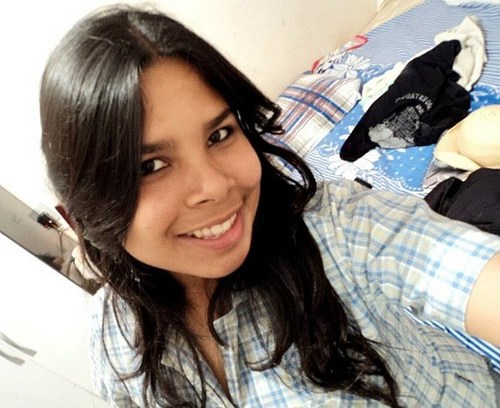 Sou uma garota extrovertida, tenho facilidade p fazer novos amigos, adoro fazer as pessoas rirem, Sou Católica Carismática, amo minha familia, amo joga futsal!