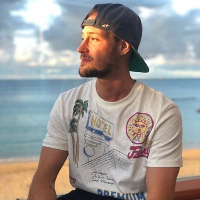 ruizracinguista's profile picture. Comunicador audiovisual por Uneat (Santander)
Máster en dirección de cine y publicidad  en TAI (Madrid)
Director-Guionista-Ayt dirección 🎬