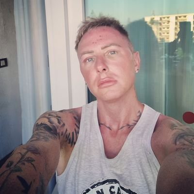 lee_haycock's profile picture. 