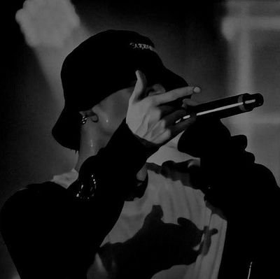 So many trophies in my hands
too heavy,my hands aren't enough
( turn it up now!)
Mic Drop,Mic Drop
Careful of your feet, Careful of what you say, LODI DODI💥