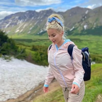 HarlotBliss's profile picture. 