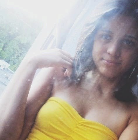 17 anos, namorada do @Raphaelstiffler, dependente de Deus, flamenguista e chata. e tentando realizar o meu sonho de conhecer o @luansantana *-*