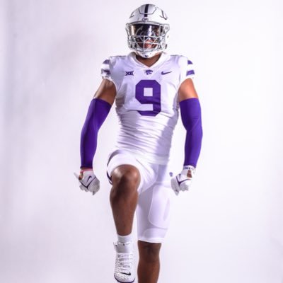 DE x @kstatefb Commit 🟣⚪️