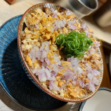 flashrom01's profile picture. 其實只是一碗餿掉的滷肉飯 /
順帶一提，封面照片是陽明山上的廁所 owo