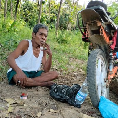 Nikmati hidup dengan santuy krn hidup di dunia ini cuman sekali,hutang jngn di pikirin yg penting di bayar tar lama2 jg lunas
