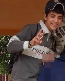 Só mais um moleque  feliz , Que gosta de joga seu humilde FUT sakas ?'