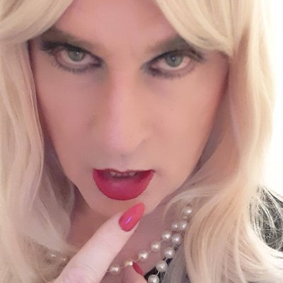 I am a crossdresser from Epsom in Surrey, looking for nice people for fun and friendship. I am a musician, liberal, mature student, escort to pay the bills/fun.