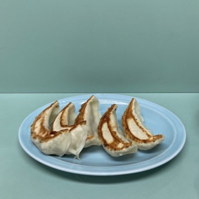 gyoza🥟worker （カレーを食べてストレス発散をしています）（何にでも一味をかけてしまいます）