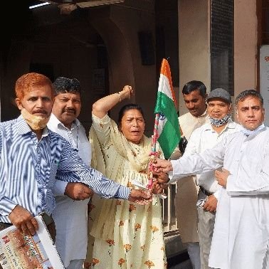 शहीदों की स्मृतियों को जिंदा रखने वाली भारत की एकमात्र संस्था एनजीओ गुमनाम शहीदों के हजारों चित्र बाल शहीदों के सैकड़ों चित्र संस्थापक द्वारा 25 पुस्तकें शहीदो
