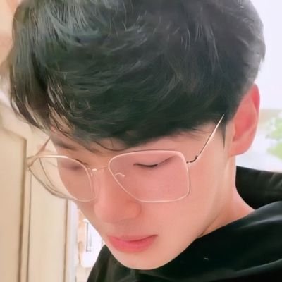 ถ้าขอพรได้หนึ่งข้อจะขอให้วินมีเเต่รอยยิ้มอันเเสนจะ
น่ารักแบบนี้ตลอดปัยยยย
ยิ้มเย้อะๆน้าคนเก่ง🤍