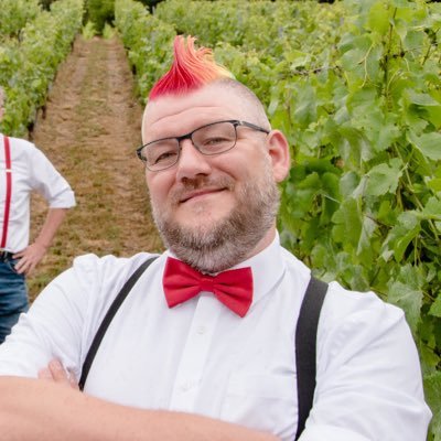 MartinHofgesang's profile picture. Normalo, aber nicht Otto. Technik-Interessiert, Computer-Affin, Auto-Nerd und Womo-Besitzer. Minifahrn@Youtube. Glücklich verheiratet mit einem Mann. 🏳️‍🌈