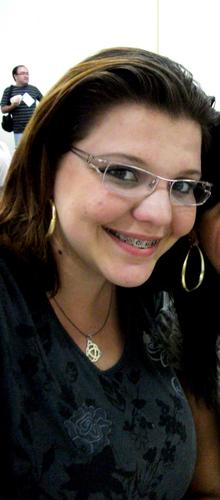 Leonina, violoncellista por amor, cantora, estudante de Serviço Social, apaixonada por musica, dança, e pela vida!
