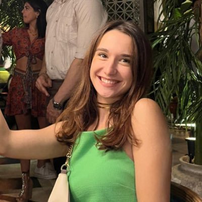 Periodista y economista | Comunicación corporativa | Finanzas | Sostenibilidad | Educación financiera | Protocolo |