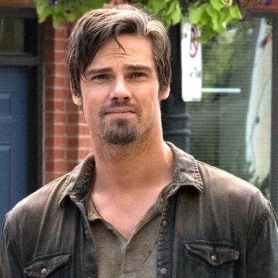 I'm Dr. Vincent Keller, I was in the army and I was part of an military experiment that had a side effect of changing me into a beast Single