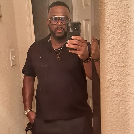 47 years old, father of two. I work for JCI as a field service tech for 24 years. Ex military from that Boot, but TX where I stay. Die hard SU, LSU, SAINTS fan