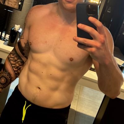 Former football player & wrestler- very popular in the locker room | 18+ | I show face and post weekly vids on my Fan Sites. 
Austin: 5/16-18
Chicago: 5/31-6/3