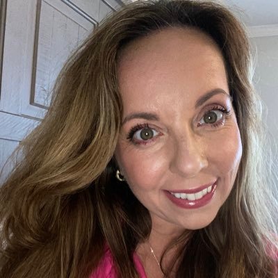 jeanie_ricci's profile picture. #seniorlivingadvisor @WaterstoneonHighRidge #dancer . #artist . #yogi . #dogmom .