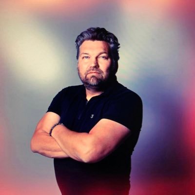 presentator RTV Oost Radio Oost ma-vrij: 0900-1300 uur. TV Oost ma, vrij en zon Oosttribune, Host: podcast Amateurpodje, en voetbaltrainer VC 3, licentie -2028