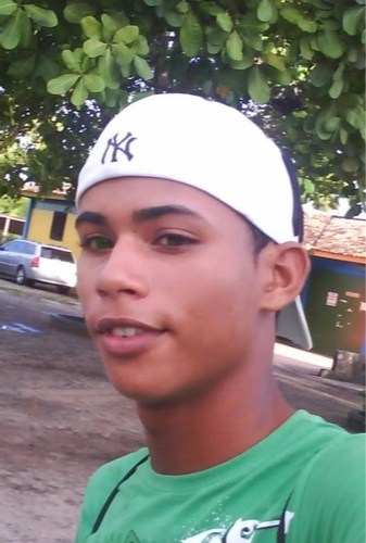Gueu,17 anos , leonino,
intuitivo,generoso e otimista.