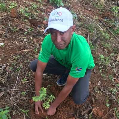 Amante de su comunidad La Ciénaga,Ocoa., director del Liceo La Ciénaga .Me gusta trabajar por la comunidad en educacion,deportes,cultura y aspectos sociales.