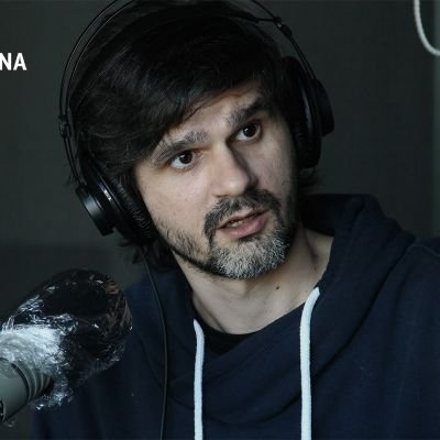 Mitómano, nostálgico, neurótico, daltónico, esdrújulo. Integrante de @mitomaniaradio, @CarambaPodcast y @justiciaradio