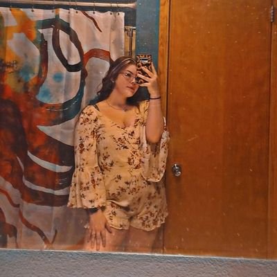 StraitLillian's profile picture. loras 25'💛💜