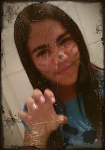 Bipolar , ciumenta , inconstante , super conversadeira , cheia de manias. As vezes tímida , as vezes louca.
Estudando muito  Seleção #IFPB 2012 !!!