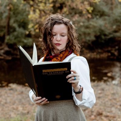 hadn't changed my Twitter bio since 2009, here's my new one:
Photographer in NWArkansas | Reader of good books and drinker of tea |
she/her