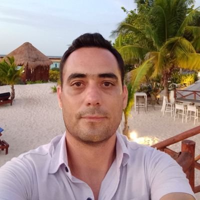 Licenciado en Ciencias de la Comunicación y músico de garaje!