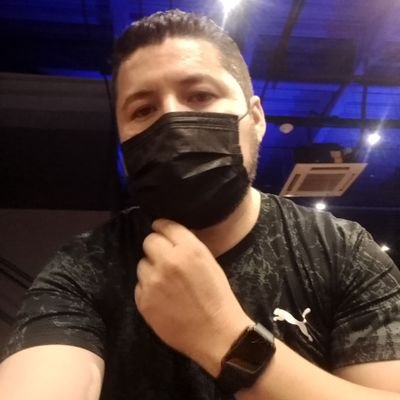 Alejandro. simpático, sonriente y buena gente. 😜