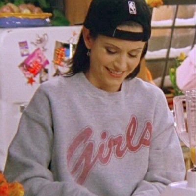 neweIements's profile picture. 10/12📖 | 25 | #booktwt | romance newbie | thriller junkie