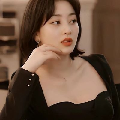 #Fiksi ━━ A cold-hearted female version of @hehbangsad. Mommy of Deabious Kronos. Lop mas ayank @politingkah.