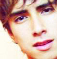Falo o que penso, faço o que falo. Sincero? Sim até demais. Procurando um namorado, não precisa ser perfeito, basta eu me apaixonar.