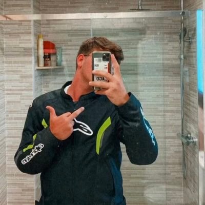 Alcoy📍💯 NBA🔥🏀 Live and let die💙🤪 Insta:@jorgevilaaplana MARVEL🔥💯 Gamer por siempre 🎮 Rock and Roll 🎸 I love de motorcycle 🏍