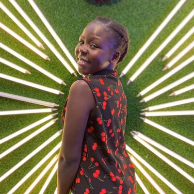 Bookaholic…Fine artist 🇺🇬🇬🇭. instagram @ gud.grace .