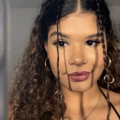 matesandmagic's profile picture. I like to read and cry about what I’m reading bookstagram : ellielikeswords