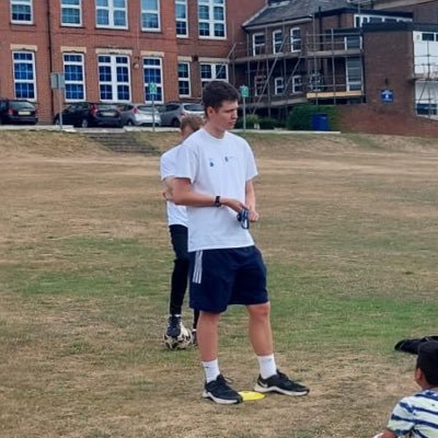 ECT PE teacher / Year 7 Tutor 📚 / Qualified ⚽️ & 🏏 Coach / UoB Graduate / #EduPE