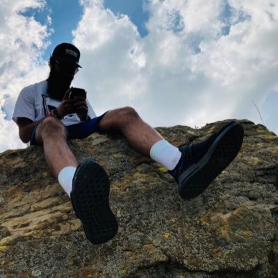 eskhimo's profile picture. Somewhere between writing code 💻 and stroking my beard 🧔🏽‍♂️ | Plant Lover 🪴🍃