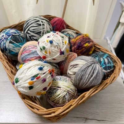 編物記録日記 🧶かぎ針編み棒針編み🧶 常に編みかけを5つ以上抱えています。三度の飯とお菓子と編物が好き&痩せてニットスカートを着たい