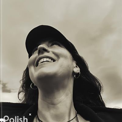 No estoy aceptando las cosas q no puedo cambiar, estoy cambiando las que no puedo aceptar
A.D.