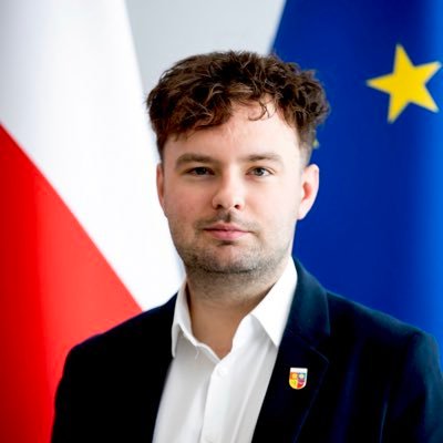 @UAM_Poznan, politolog z Wielkopolski. 🇵🇱🇪🇺  Zawodowo: PR/Nowe Media