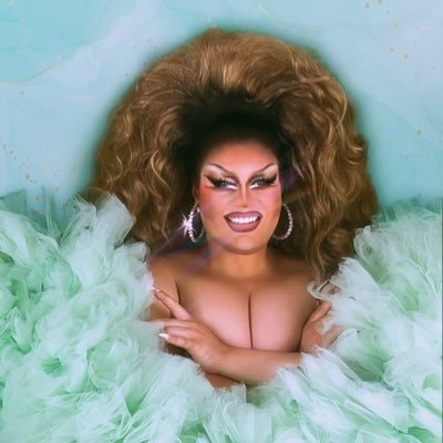 OmgSkinnyLisa's profile picture. 