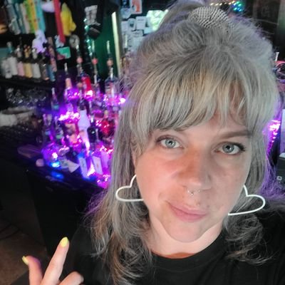 SimplyTheBetch's profile picture. Knee Deep in the Hoopla