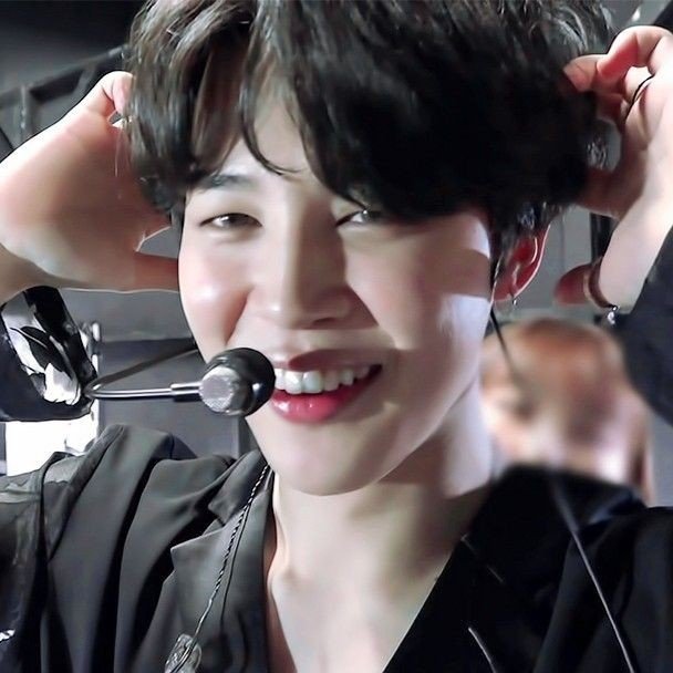 彡𝐵𝐿𝐴𝐶𝐾𝑆𝑊𝐴𝑁〤 雨
𝖻𝗍𝗌. ‹3 ⩩ 𝗺𝘆 𝗯𝗼𝘆𝘀 ! 𓄼
「13 jun,13」the light of my life was born ๑・ᴗ・๑
♡ : @BTS_twt @stillw_kookie @tete_301995