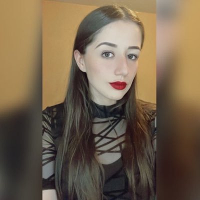 karlazv1999's profile picture. 